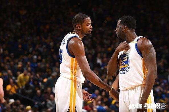 勇士120-116独行侠，杜兰特在关键时刻投中三分后格林却怒吼他，这是为什么