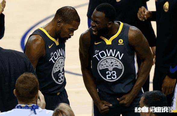 勇士120-116独行侠，杜兰特在关键时刻投中三分后格林却怒吼他，这是为什么