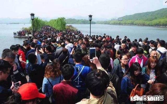 景区已经人山人海，如何拍一张有逼格的照片