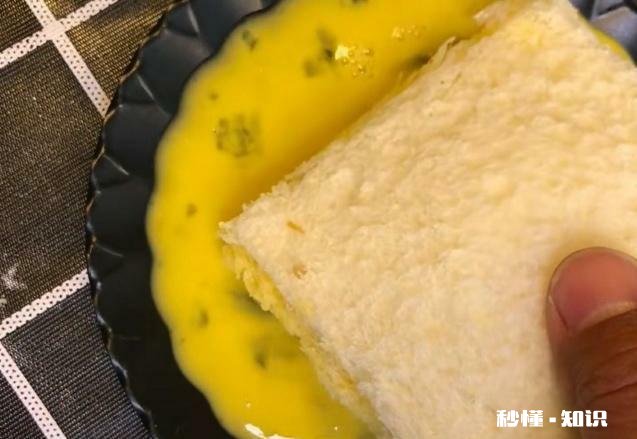 如何用面包做出一份创意早餐