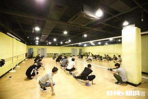 娱乐公司的练习生，每天都要干什么