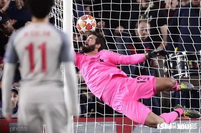 巴萨3-0利物浦，为什么全场都在散步的梅西能完成梅开二度，还能在赛后被评为全场MVP