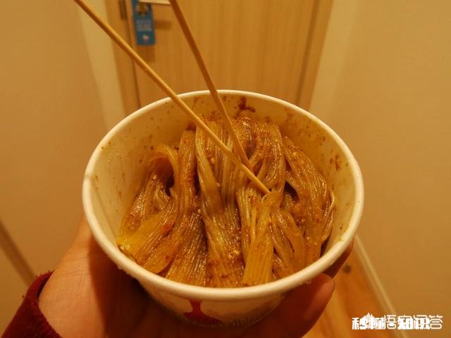 烤冷面和烤金针菇应该怎么做