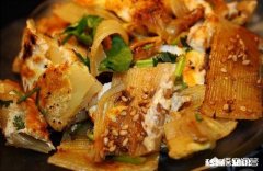 烤冷面和烤金针菇应该怎么做