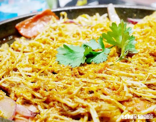 烤冷面和烤金针菇应该怎么做