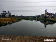 三方合同上有无证储藏室，实际交房没有了，中介有责任吗