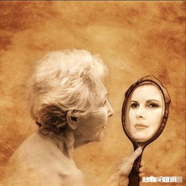 我想知道，假如用望远镜看太阳，看到的是8分20秒以前的太阳，还是实时的太阳呢