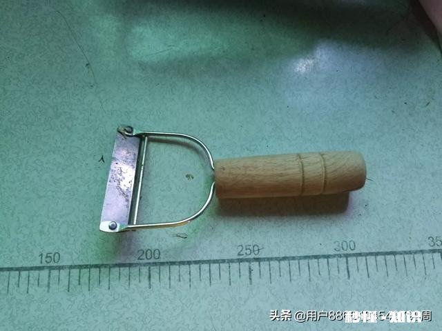 请问现在一块钱还能买到什么吃的东西我们这买一个烧饼