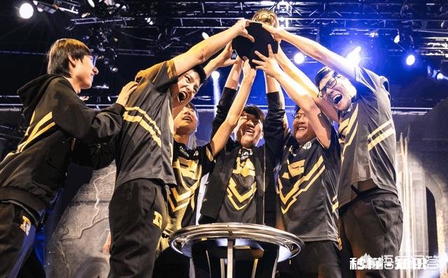 继RNG狼行后LPL又现违规挖人！这次主角又是RNGDMO老板怒怼：老实一点！你怎么看