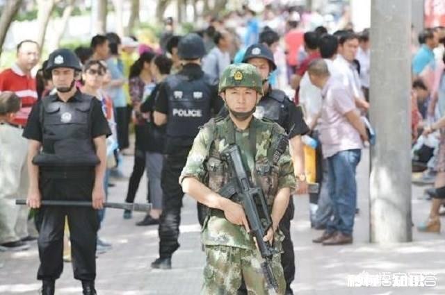 运钞员押运钞票用的是霰弹枪，为啥押送高考试卷却要配备步枪