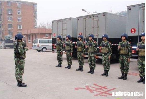 运钞员押运钞票用的是霰弹枪，为啥押送高考试卷却要配备步枪