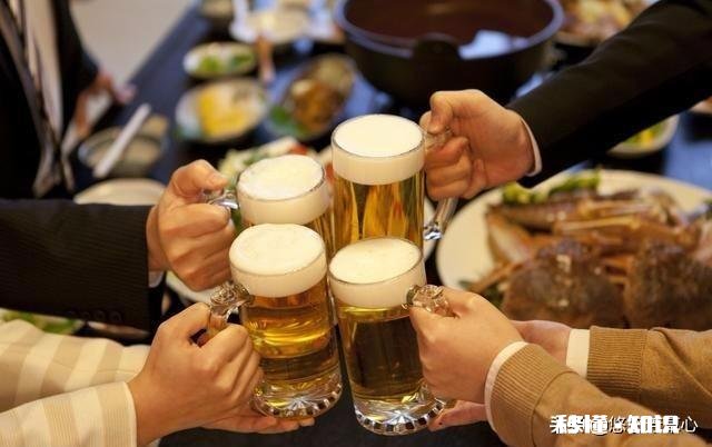 喜欢喝酒的您，知道酒的历史吗，还有你为什么喝酒呢