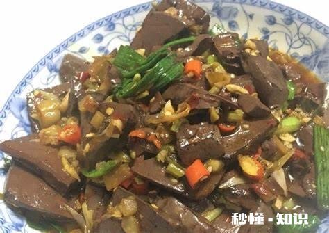 以前的猪血一夹就碎，现在的猪血不易碎而且口感很嫩，真的能吃吗