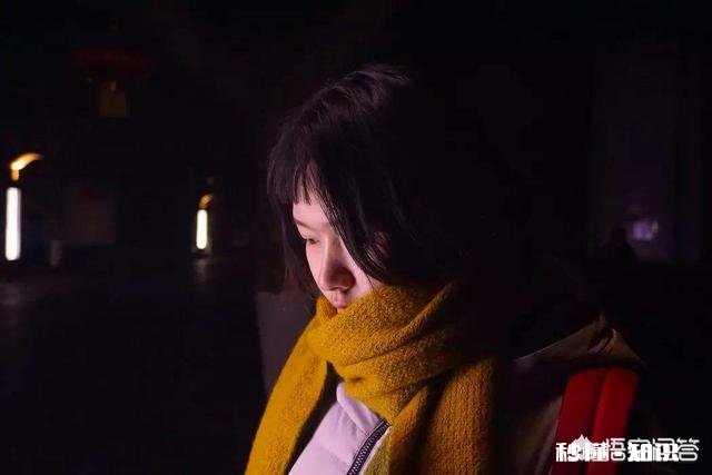 女儿一见我进房间就合上笔记本电脑。父母应该如何正确处理青春期孩子的上网问题
