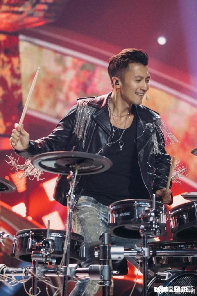 如何评价新一季《中国好声音》四位男导师在开场的演出大家觉得谁表现最好