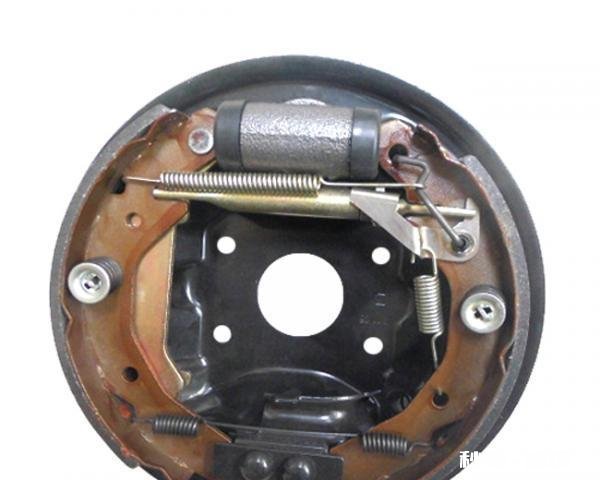 为什么下完雨,刹车盘就会有锈