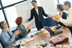 办公室受欢迎的人往往很难升到主管经理，你认同吗