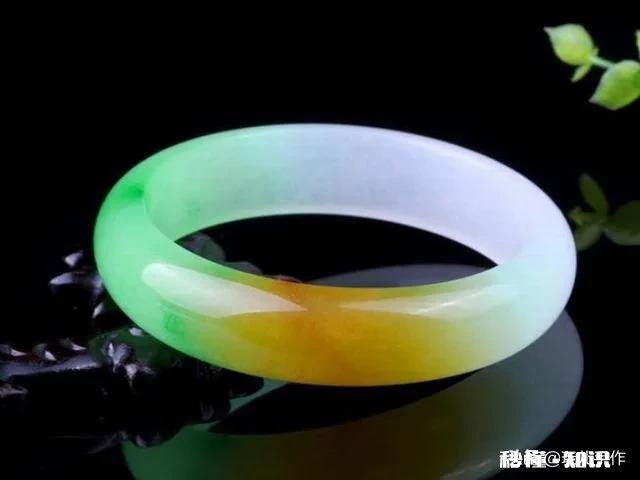 什么是翡翠的彩，三彩翡翠有哪些色彩组成