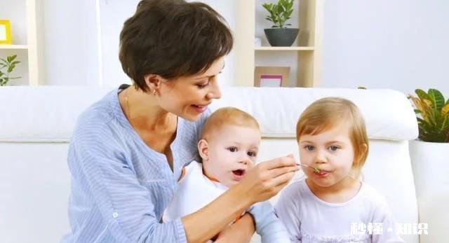 如果老婆对公公婆婆比较冷漠，不闻不问，觉得老人给自己带孩子是天经地义的，怎么办