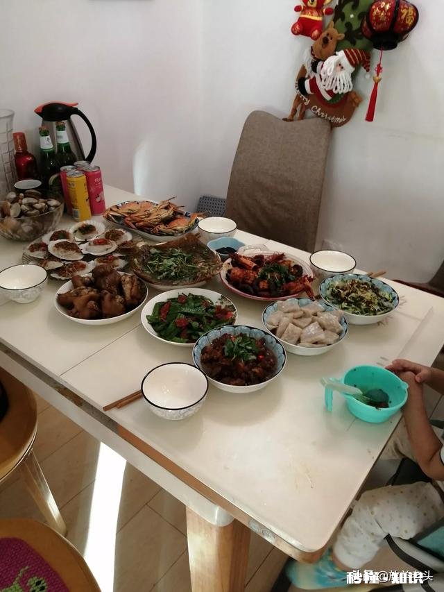 你觉得一天当中哪个时间段最无聊，哪个时间段最温馨