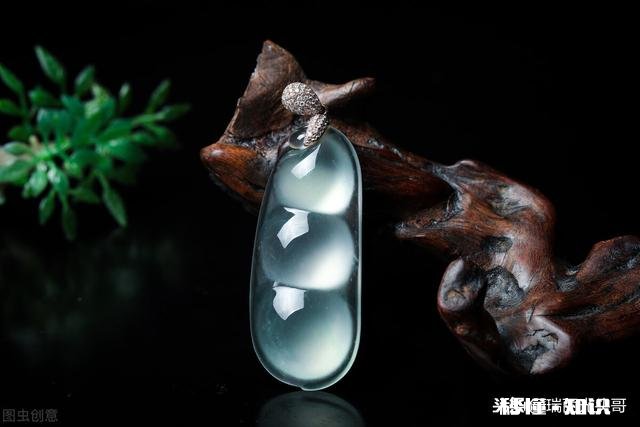 老翡翠花瓶挂件图片值钱吗