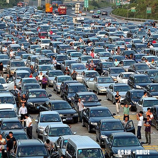 我平时生活挺规律的，不抽烟不喝酒，除了每天上班几乎不出门，什么健康险比较适合我