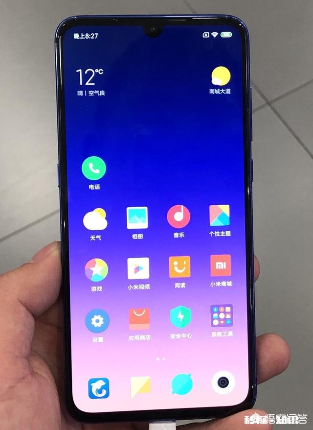 小米9的美人尖为什么评测的版本都是水滴型，何时能改过来