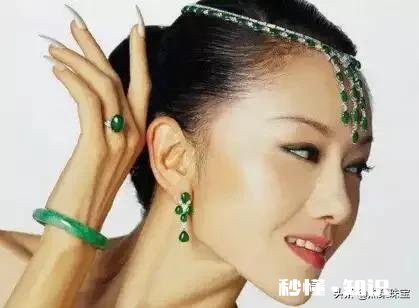 翡翠手镯戴左手还是右手合适为什么