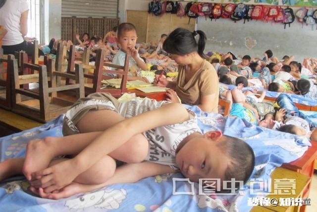 一二年级的小孩中午不睡觉休息，晚上做作业不在状态，有什么办法呢