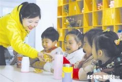 开学第一天！孩子上小学，必须从众多托管班中给孩子选择一个，如果是你该怎么选