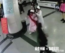 黄山：女护士变身“女汉子”跳过柜台，背起晕厥患者冲向150米外的急诊科, 你怎么看