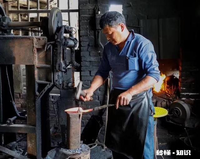 以“一个锤子”作为摄影主题，如何拍组片