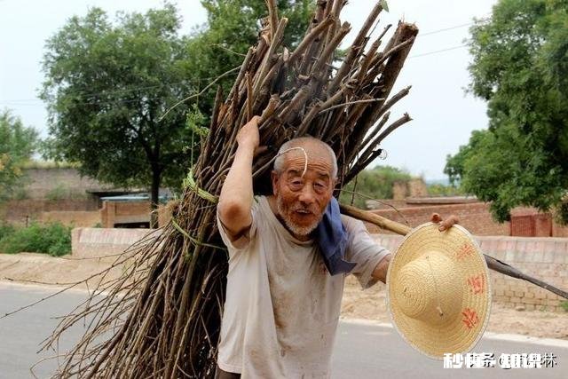 以“一个锤子”作为摄影主题，如何拍组片
