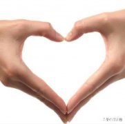 我爱上了公司的一个小姐姐，怎么办