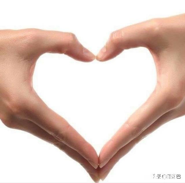 我爱上了公司的一个小姐姐，怎么办