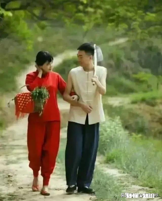 我爱上了公司的一个小姐姐，怎么办