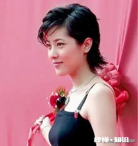 我爱上了公司的一个小姐姐，怎么办