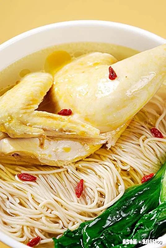 李师请问面馆熬高汤加什么添加剂。谢谢