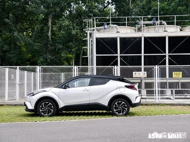 丰田奕泽和丰田CHR买哪个好都有什么区别