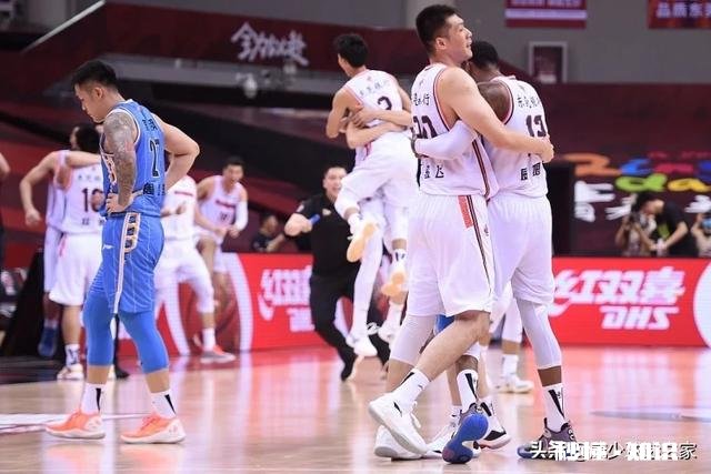 北京电视台主编评京粤大战：篮球丑闻、打家劫舍，中国篮球快洗洗睡吧！你怎么看