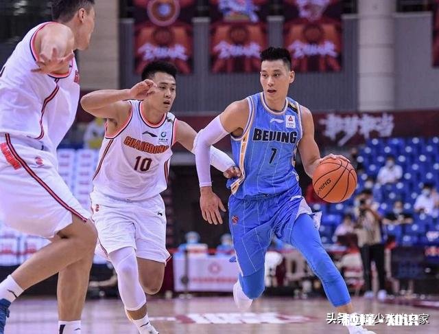 北京电视台主编评京粤大战：篮球丑闻、打家劫舍，中国篮球快洗洗睡吧！你怎么看