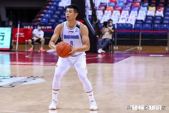 北京电视台主编评京粤大战：篮球丑闻、打家劫舍，中国篮球快洗洗睡吧！你怎么看