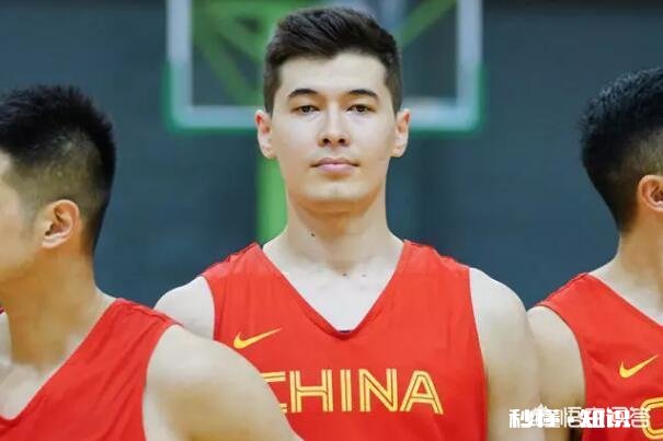 与尼日利亚比赛前，阿不都沙拉木表示：即使不上场也可以帮队友记犯规数，你如何评价