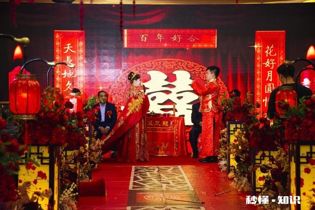 已经领证了，但男方家里条件一般，婚礼仪式一定要举办吗