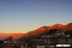 第一次去西藏是自助游还是报团比较好三月底这个时间怎么样