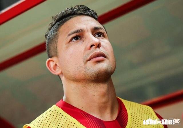 请问到目前为止恒大队史上,一场比赛拿牌最多的是哪场