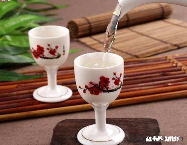 我一个礼拜竟要喝一瓶白酒，感觉酒伤身，怎么办