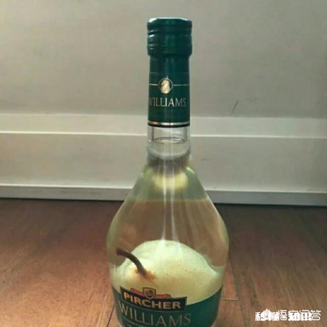 这些梨是怎么放进瓶子里的呢