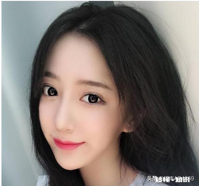 吃鸡一姐呆妹儿曝直播内幕，直播一年欠公会780W，身上现金只剩1W5，你怎么看