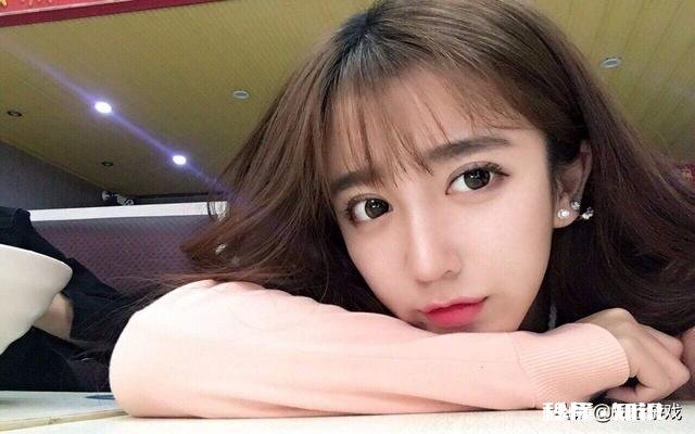 吃鸡一姐呆妹儿曝直播内幕，直播一年欠公会780W，身上现金只剩1W5，你怎么看